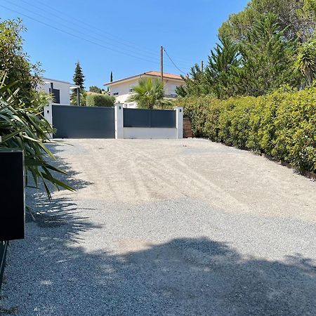 Appartement De Caractere Avec Jacuzzi Frejus Bagian luar foto