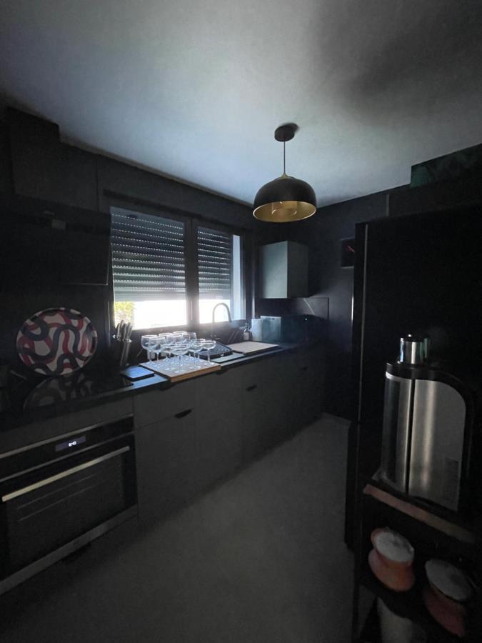 Appartement De Caractere Avec Jacuzzi Frejus Bagian luar foto