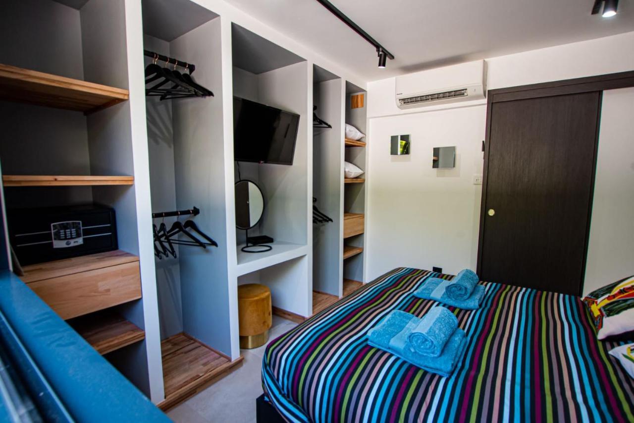 Appartement De Caractere Avec Jacuzzi Frejus Bagian luar foto