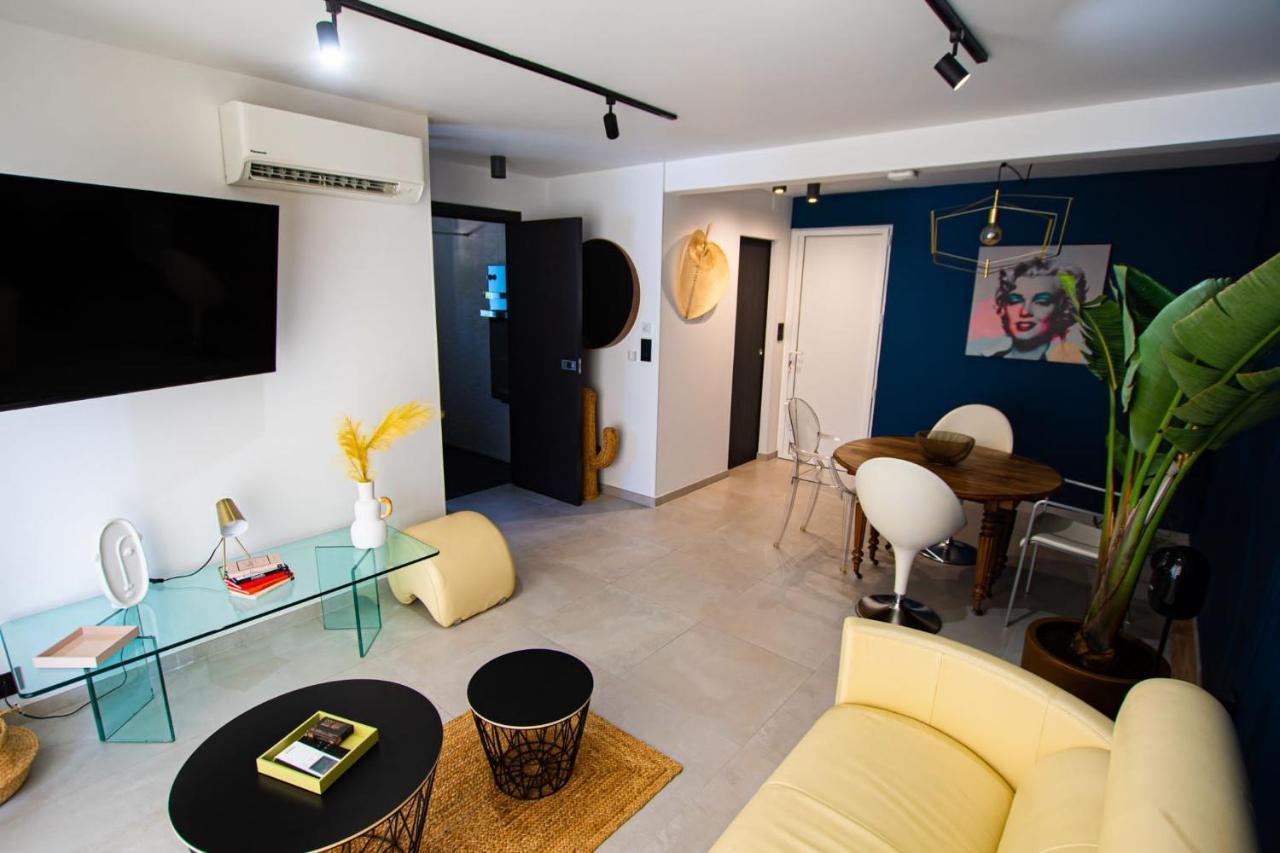 Appartement De Caractere Avec Jacuzzi Frejus Bagian luar foto