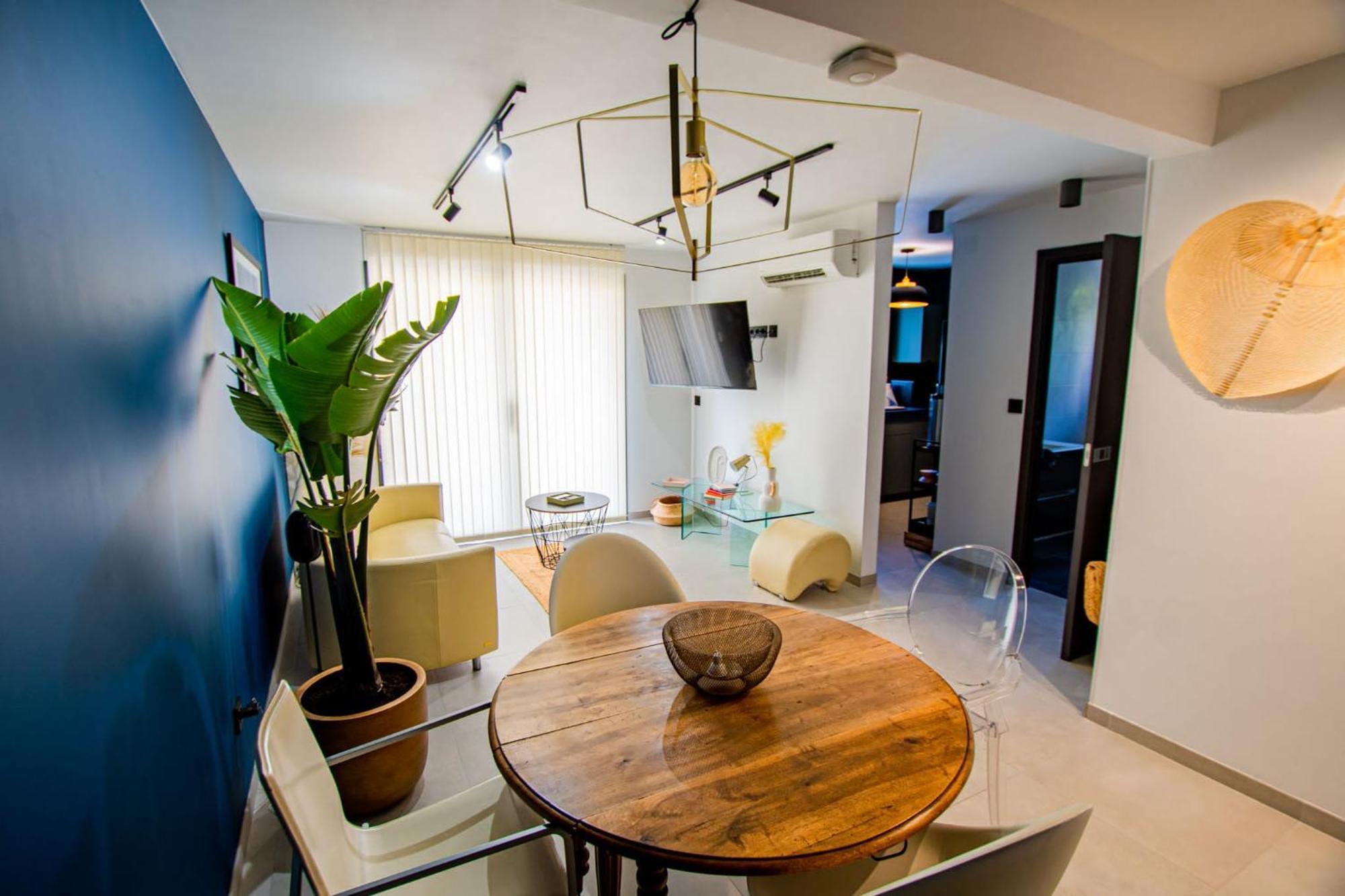 Appartement De Caractere Avec Jacuzzi Frejus Bagian luar foto