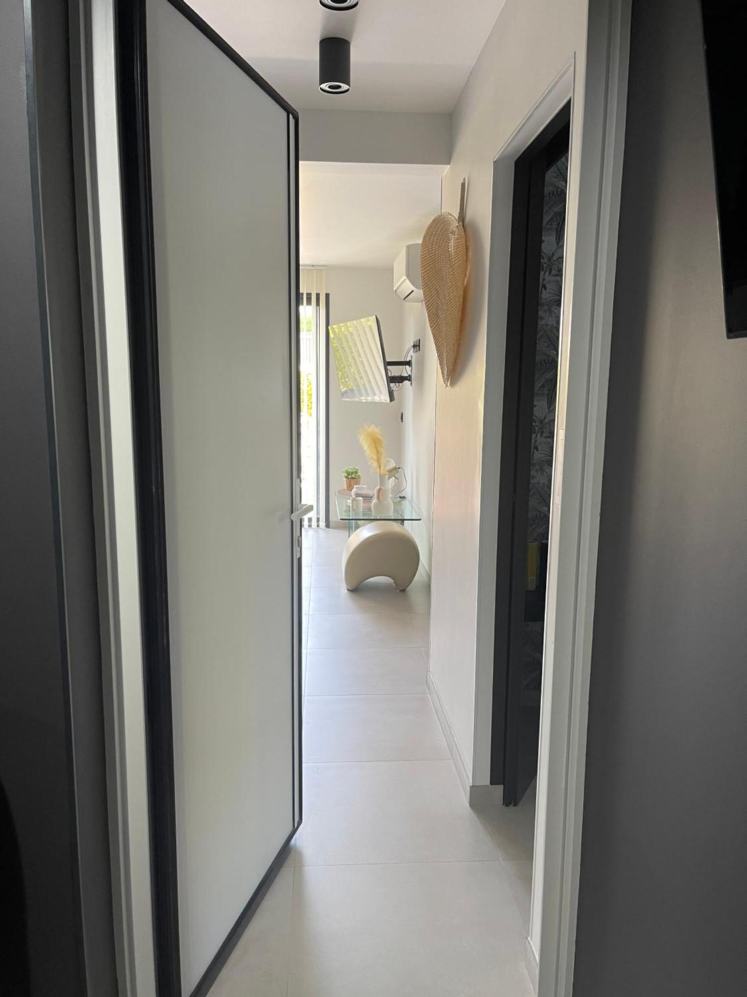 Appartement De Caractere Avec Jacuzzi Frejus Bagian luar foto