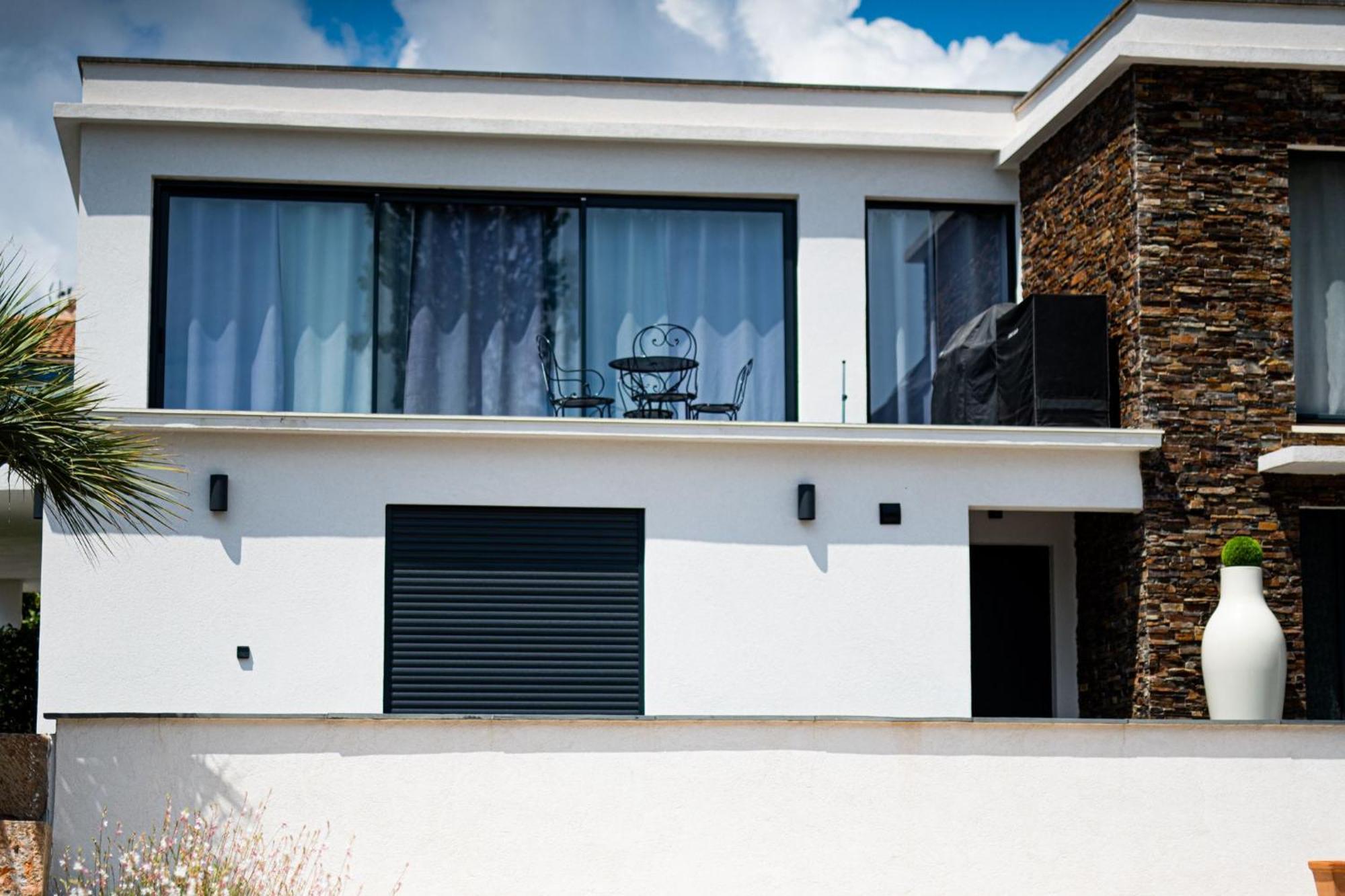 Appartement De Caractere Avec Jacuzzi Frejus Bagian luar foto
